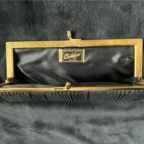 Vintage British made Clothfair of London clutch - Picture 2 of 2